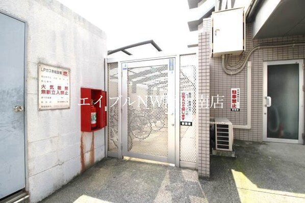 岡山駅 バス40分  バス・築港新町下車：停歩3分 2階の物件外観写真